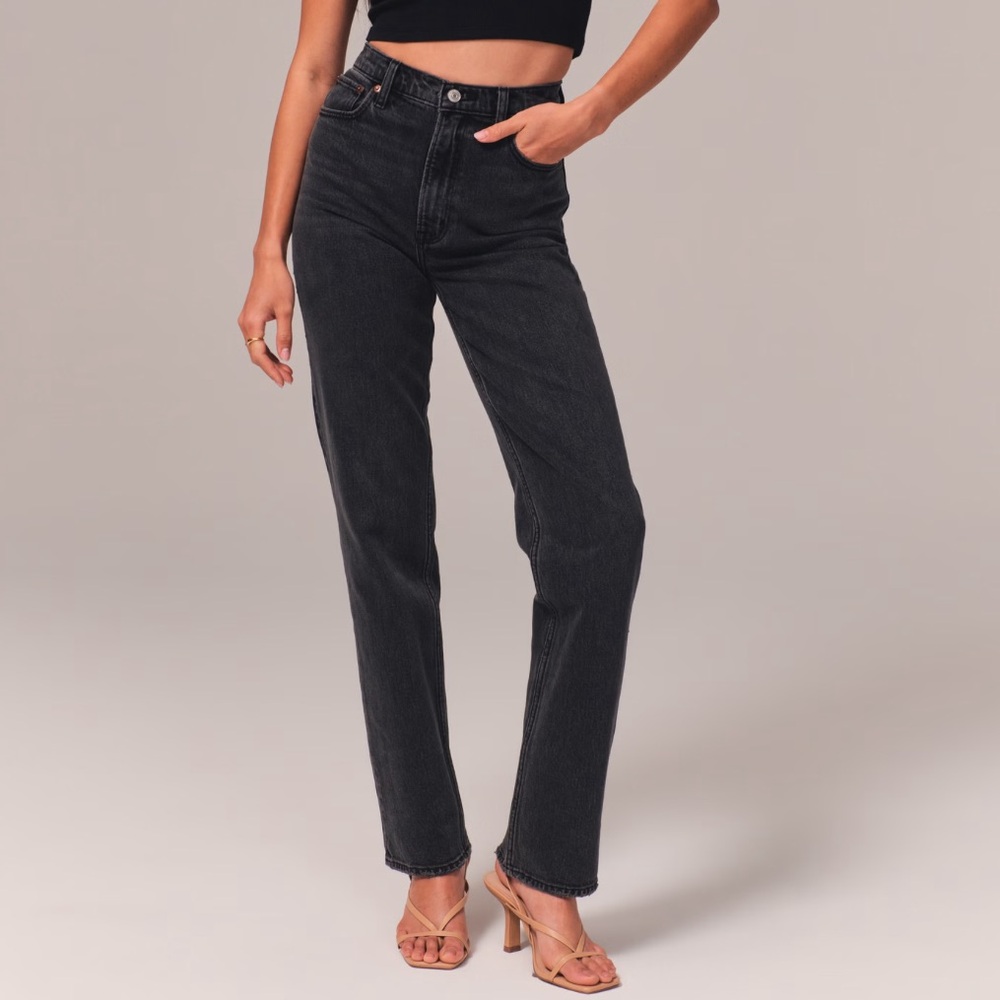 A&F Curve Love Ultra High Rise 90s Straight Jean 28/6R